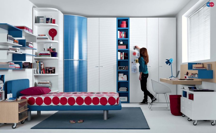 Habitación de chica en tonos azules y morados Habitación de chica en tonos azules y morados